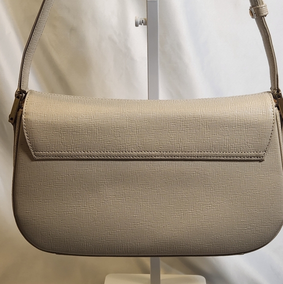 MCM Cream Shoulder Bag/Saddle Bag with Gold Accents - Picture 3 of 13